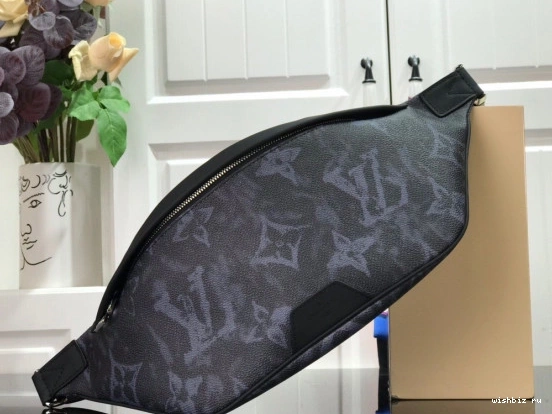 WIS LOUIS DISCOVERY VUITTON BUMBAG 0211